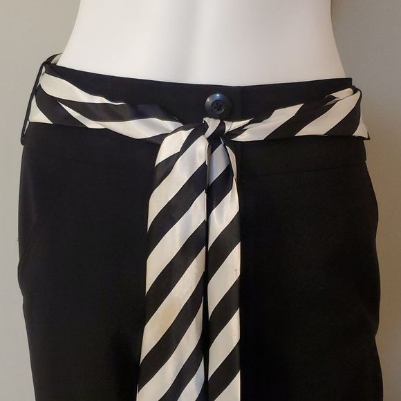 Larry Levine stretch capri pants, black, 8P, great shape, black and white belt - Picture 2 of 6